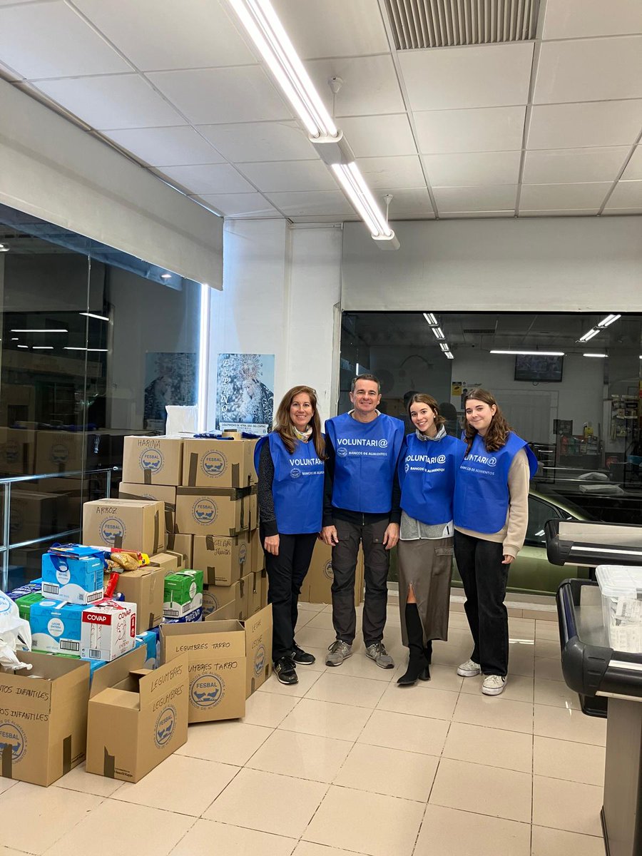 Orgullosos de nuestro #voluntariado que ha participado este fin de semana en la #GranRecogida2024, para que estos alimentos lleguen a las familias más necesitadas
#AlimentaLaEsperanza 
<a href="/BancoAlimentoGr/">Banco Alimentos Granada</a>