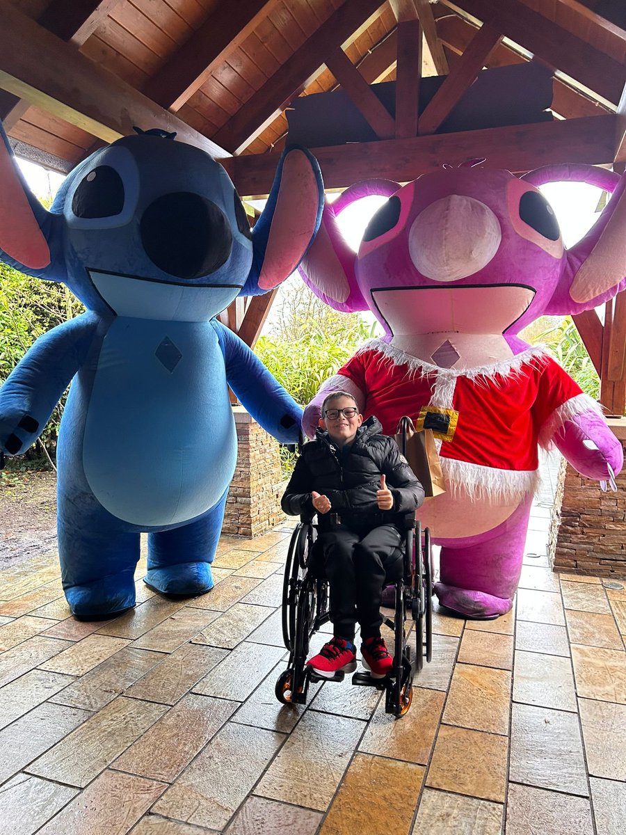 🎄First Christmas activity of the season - joining the Little Blue Heroes at Emerald Park for the start of #JingleFest