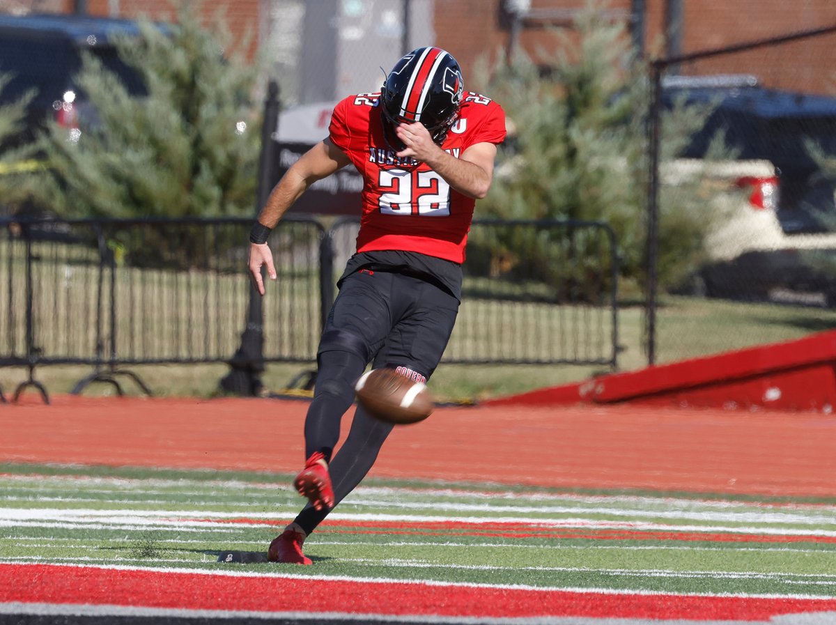 ➕3⃣

<a href="/Carsonsmith_82/">Carson Smith</a> connects from 3⃣5⃣ yards and it's a tie game at The Fort.

Govs 10, Mocs 10

#GovEffect | #LetsGoPeay