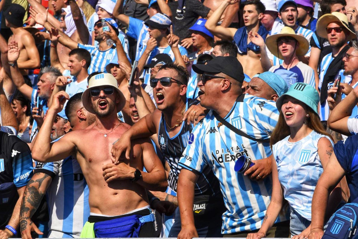 UltimaHoracom's tweet photo. En marcha el juego por la victoria: Racing 🆚 Cruzeiro
¡Gol de Racing! Gastón Martinera con pierna derecha rompe el cero en el marcador.
#ÚltimaHora #Deportes #D10Py #CopaSudamericana 🏆
📸: Fernando Calistro - ÚH https://t.co/TPabGTzTDW