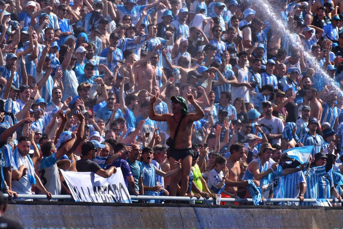 UltimaHoracom's tweet photo. En marcha el juego por la victoria: Racing 🆚 Cruzeiro
¡Gol de Racing! Gastón Martinera con pierna derecha rompe el cero en el marcador.
#ÚltimaHora #Deportes #D10Py #CopaSudamericana 🏆
📸: Fernando Calistro - ÚH https://t.co/TPabGTzTDW