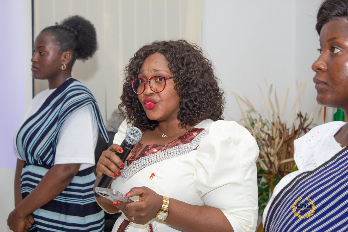 ...Nous nous réunissons ici non seulement pour honorer des individus exceptionnels, mais aussi pour célébrer un rêve devenu réalité....
𝐄𝐱𝐭𝐫𝐚𝐢𝐭 𝐝𝐞 𝐝𝐢𝐬𝐜𝐨𝐮𝐫𝐬 𝐝𝐞 𝐥𝐚 𝐜𝐨𝐦𝐦𝐢𝐬𝐬𝐚𝐢𝐫𝐞 𝐆𝐞́𝐧𝐞́𝐫𝐚𝐥𝐞 𝐌𝐦𝐞 Mme Haba 𝐄𝐥𝐢𝐬𝐞 𝐊𝐎𝐈̈𝐕𝐎𝐆𝐔𝐈