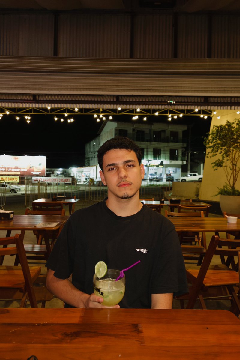 paulosssf's tweet photo. meio que agora tenho 18 anos https://t.co/eyaHQvgulA