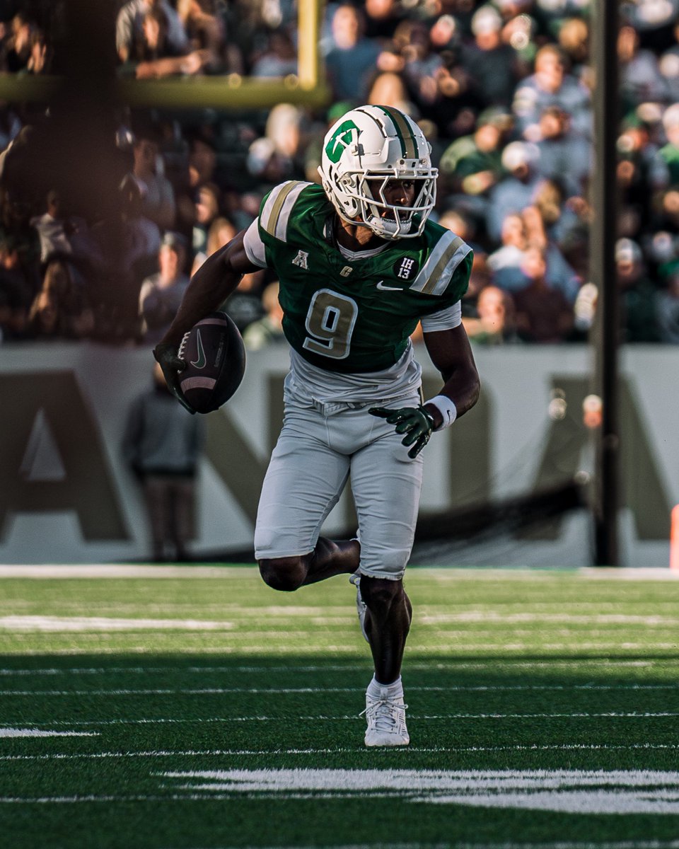 CLTStatsInfo's tweet image. O'Mega Blake's 6th touchdown of the year...
» No. 5 on the single-season
charts
» No. 8 on the career charts
He now has 571 receiving yards this season and needs 29 to move into the Top 10 for a season