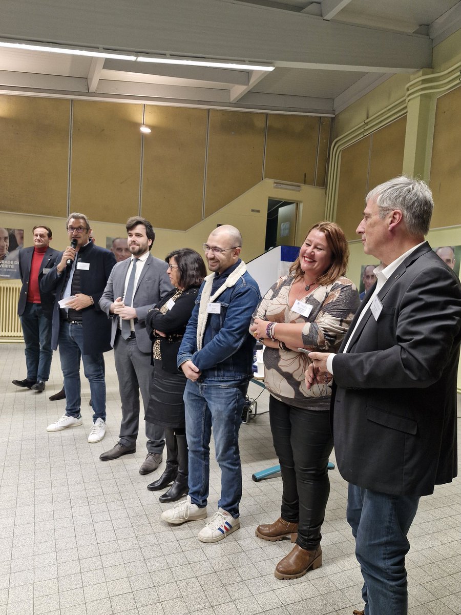Reconquete95's tweet image. Mercredi 20 novembre, 90 militants et sympathisants de #Reconquête95 se sont réunis autour d'un magnifique buffet. Merci à @ThomasCulerrier pour sa présence et des échanges instructifs et passionnants. Bravo à tous nos convives pour leurs contributions gourmandes !