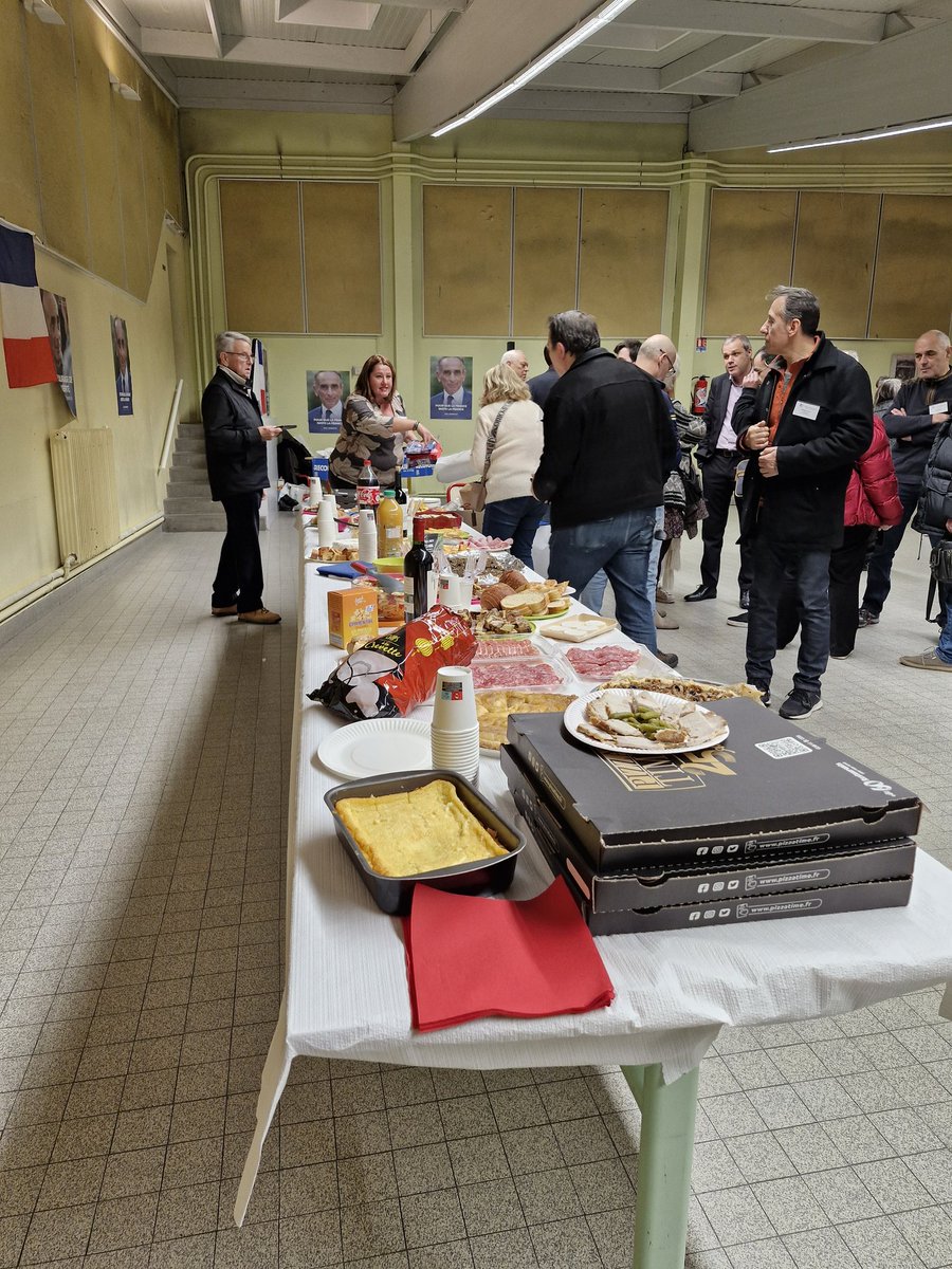 Reconquete95's tweet image. Mercredi 20 novembre, 90 militants et sympathisants de #Reconquête95 se sont réunis autour d'un magnifique buffet. Merci à @ThomasCulerrier pour sa présence et des échanges instructifs et passionnants. Bravo à tous nos convives pour leurs contributions gourmandes !