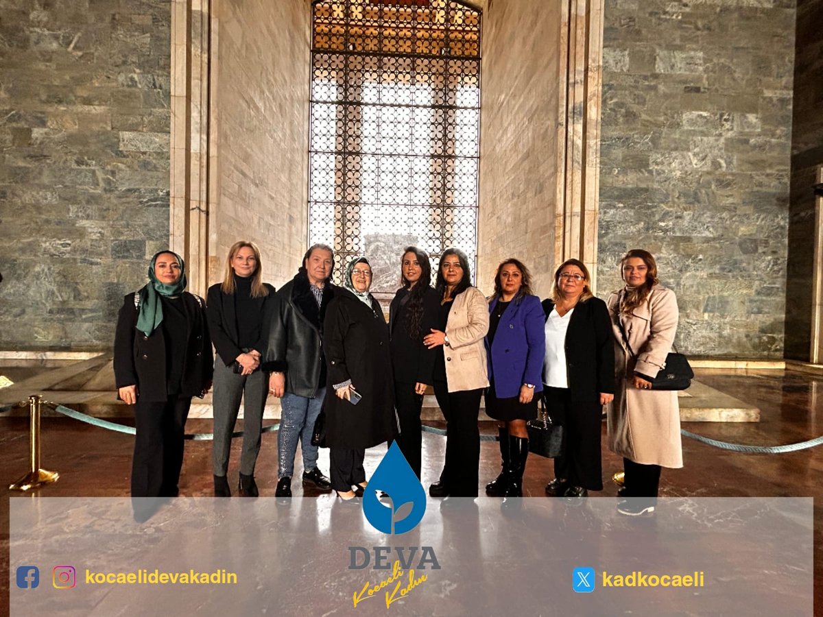 NazliUsluu's tweet photo. Cumhuriyet sizden "fikri hür, vicdanı hür, irfanı hür" nesiller ister." M.Kemal ATATÜRK 
Geleceği aydınlatan ışığınız hiç sönmesin. Öğretmenler Gününüz kutlu olsun!💐💐💐 https://t.co/YdSscRoNlv