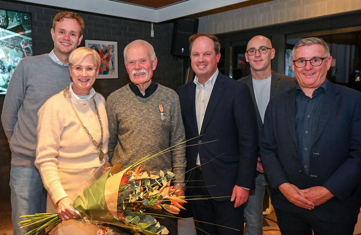 De heer T. B. M. (Theo) Schmeits (77 jaar) heeft uit handen van mevrouw Petra Dassen-Housen, burgemeester van Kerkrade, een Koninklijke Onderscheiding ontvangen.

Lees hier meer

buff.ly/4fXuuNx