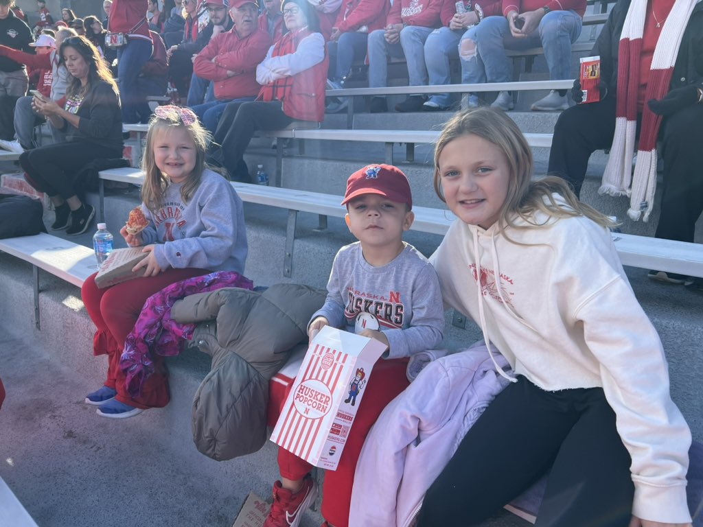 SaRasm23's tweet photo. #huskers https://t.co/lvjhFNDxBz
