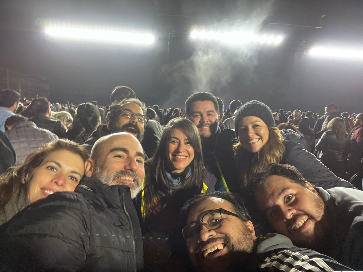 maumorgut's tweet photo. Qué gozada anoche disfrutando en vivo a mis @lfcoficial Fabulosos Cadillacs con la mejor compañía @RodrigoMorenoGu @Rebepushkin @Yovi_7 @xavoconx @MauCJ1 #SiguiendoLaLunaNoLlegaréLejos https://t.co/vlERxoPUGM