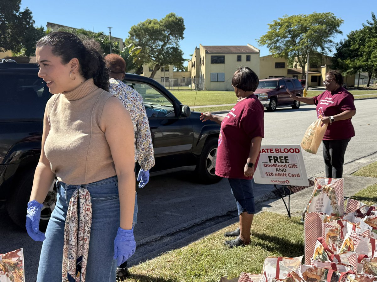 downsbenjamin's tweet image. Turkey Giveaway with Commissioner @kionnemcghee &amp;amp; Senator @AlexisMCalatayu at Center of Hope! What a blessing to the community they were today!