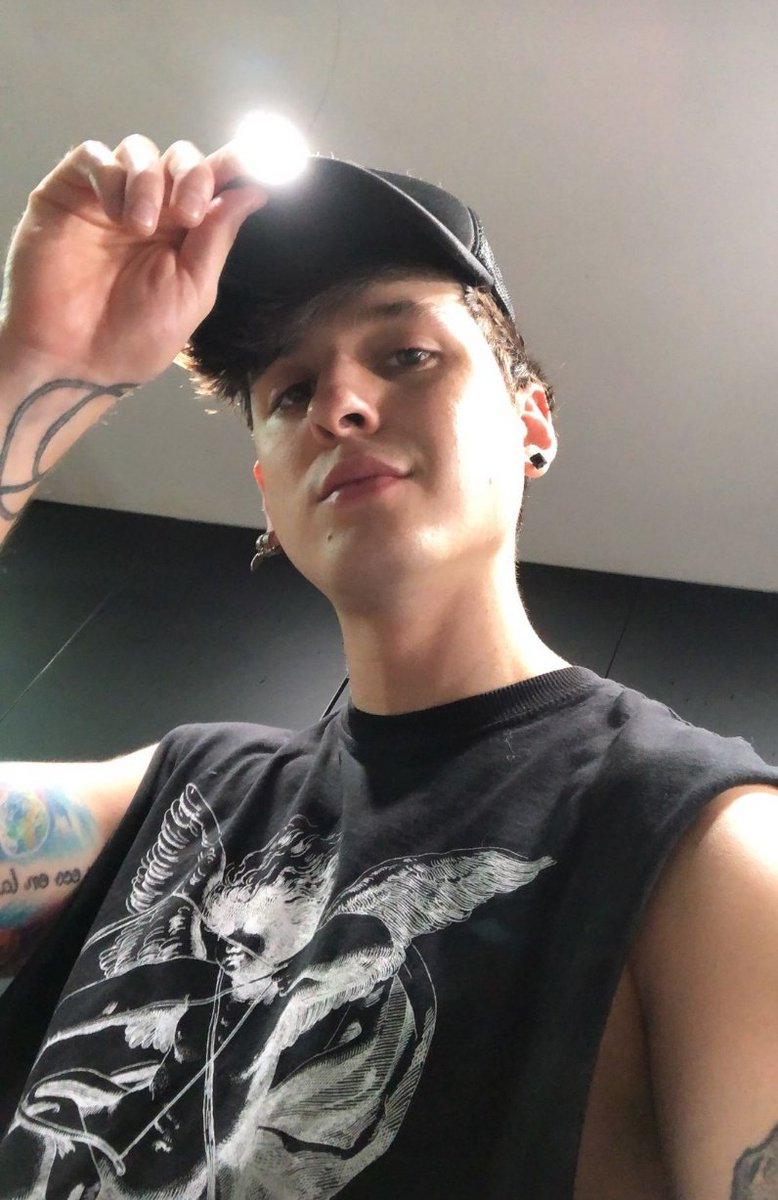 azulolmoss_'s tweet photo. Feliz cumpleañoos Chris! te deseo mucho éxito en tu vida, gracias por ser la personita que eres y compartirnos de tu felicidad siempre, que sigas cumpliendo muchísimos años más, te quieroo 🤍🥹🎉
29th SEASON WITH CV
#HappyChrisDay
@christophervele @chrisveleznews https://t.co/n2G23iQ5Fq
