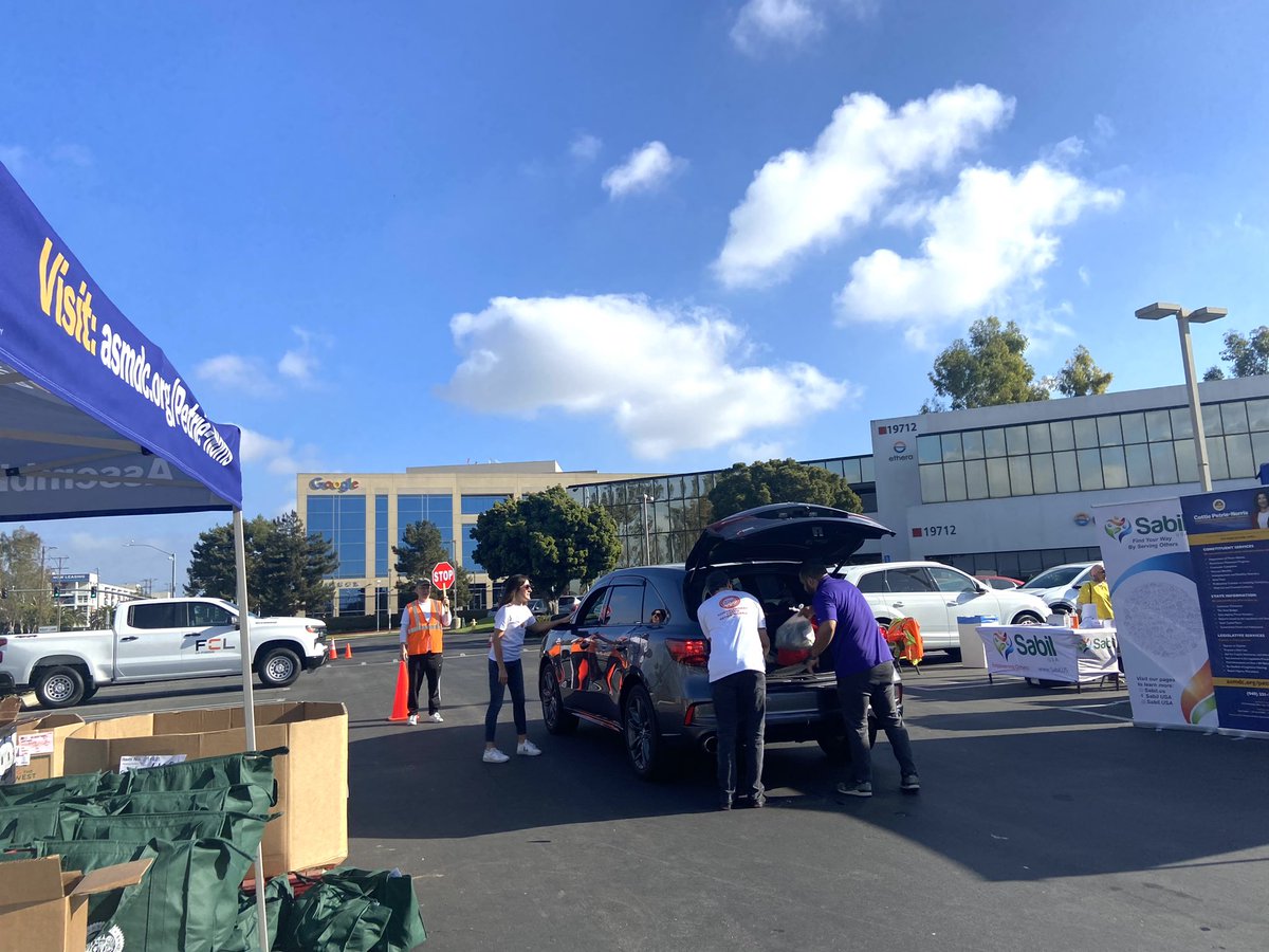 AsmCottie's tweet photo. This morning, I hosted my annual Turkey Giveaway! π We distributed 250 turkeys and 300 food bags to support and spread holiday joy to families across #AD73. A heartfelt thank you to our amazing partners and the incredible volunteers who made this event such a success. π¦β¨ https://t.co/Cp0QeCZQTV