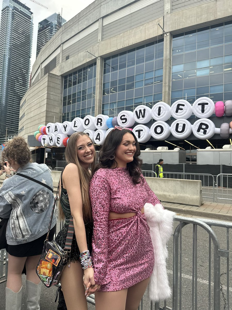 Laurie 🐞CINCY🐞 tweet media