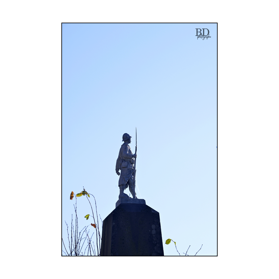 berenddoo's tweet photo. Monument en automne.
Monument in de herfst. #Darazac, la Corrèze. https://t.co/tGjQ3rXle8