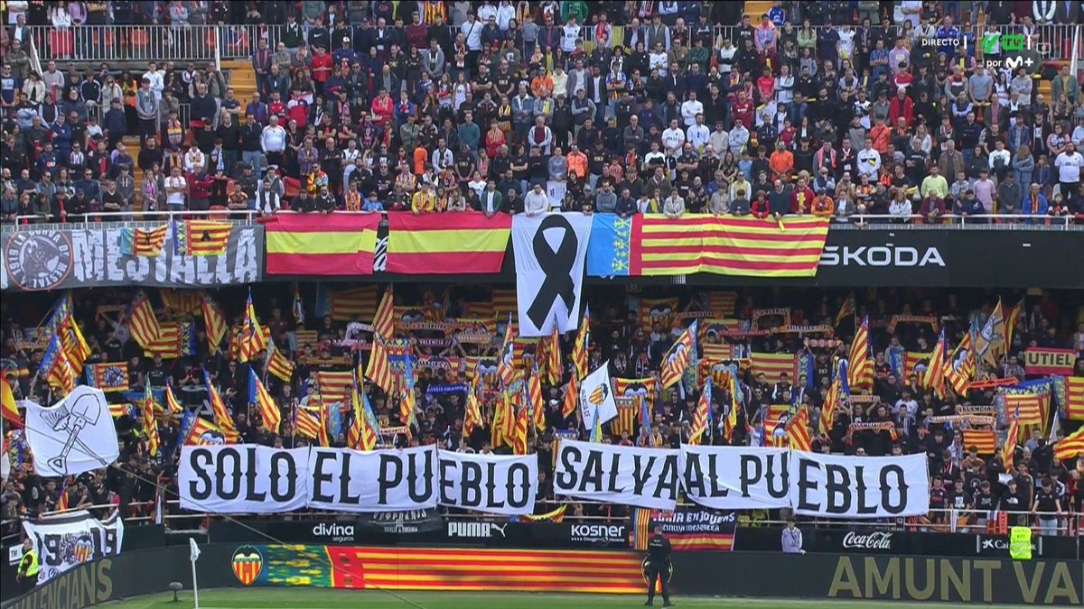 No compartan fuerte esta foto de hoy en Valencia, que ya saben que Sánchez le jode enormemente lo del  "Solo el pueblo salva al pueblo" 😎
