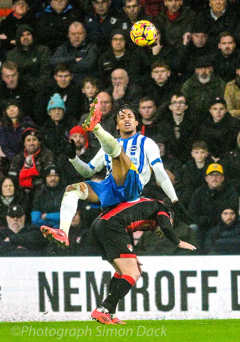 simondackpix's tweet photo. Seagulls battle the wind &amp; rain of Storm Bert  to beat Bournemouth 2-1 @Brian__Owen #OfficialBHAFC #brightonfootball #NorthStandChat #premierleague #StormBert https://t.co/Y2tOS6Hpjx