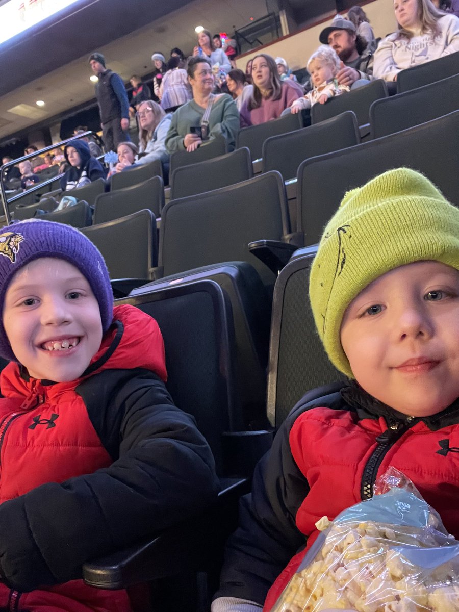Selchow3's tweet photo. #disneyonice https://t.co/4zNEPRTXV5