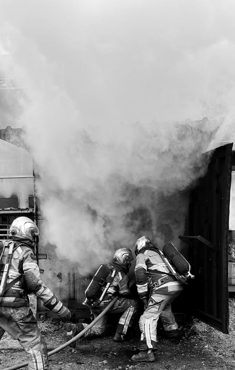 Brandweer Schiphol tweet media