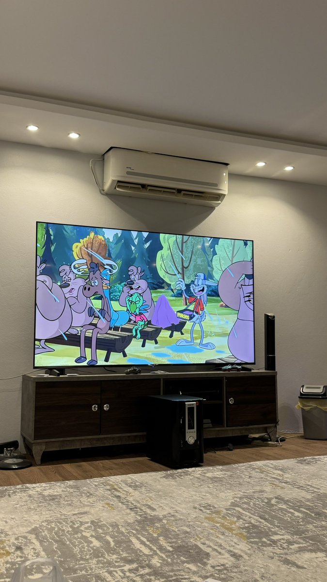 دقيقة كنت اطقطق على اخويي ان عندهم طفولة متاخرة والحين جالس اتابع معهم !!!!