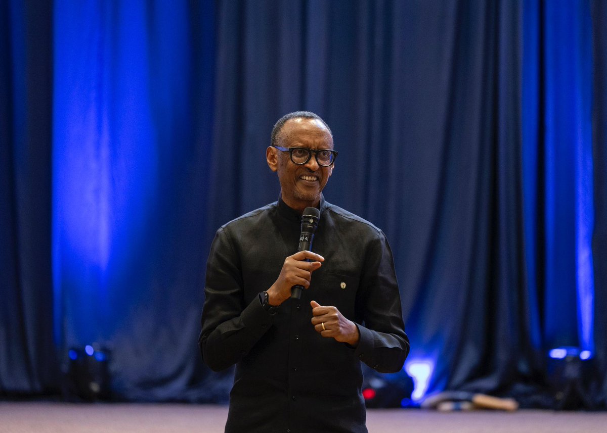 UrugwiroVillage's tweet photo. This evening in Kigali, President Kagame and First Lady Jeannette Kagame joined Honorable Tito Rutaremera and his family for the celebration of his 80th birthday. https://t.co/B8Nv5H7Tli