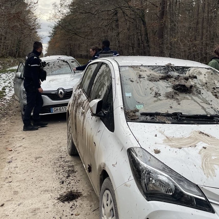 Nous portons plainte pour agressions physiques, menaces de mort, menaces de viol, vandalisme..

Plusieurs dizaines de chasseurs à courre nous ont agressés aujourd’hui en forêt d’Orléans

Nous continuerons à montrer ce que font ces racailles en redingote

Merci pour votre soutien