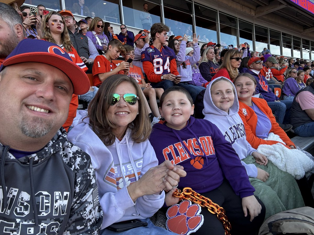 Clemson0204's tweet photo. #BESTINTHEGAME https://t.co/RpbU6RLV9k