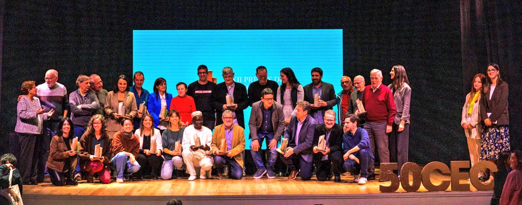 CCOO BLL APAG #ConstruïmFutur (@ccoo_bll_apag) on Twitter photo Mercès al jurat del <a href="/CECBLL/">Centre d'Estudis Comarcals del Baix Llobregat</a>, a Javier Tebar per aplegar historiadors/ores que van presentar la nostra candidatura, i als milers de persones que lluiten cada dia per defensar els drets laborals.
(2/2) Mercès al jurat del <a href="/CECBLL/">Centre d'Estudis Comarcals del Baix Llobregat</a>, a Javier Tebar per aplegar historiadors/ores que van presentar la nostra candidatura, i als milers de persones que lluiten cada dia per defensar els drets laborals.
(2/2)