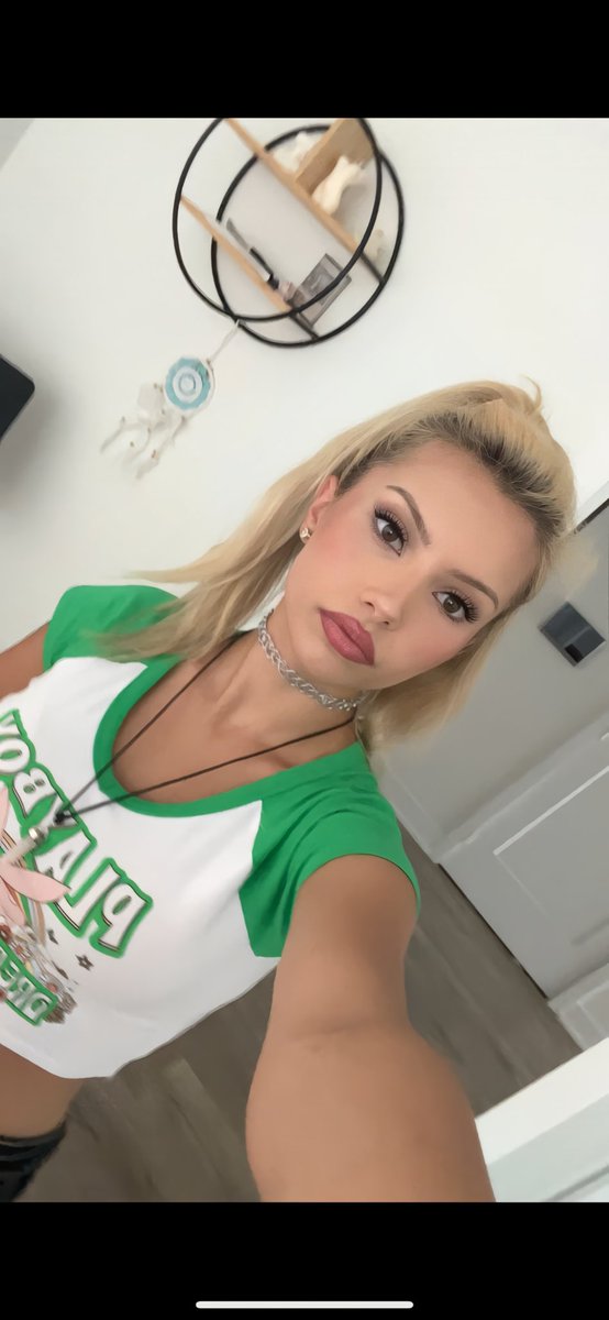 rubyandersonCA's tweet image. 🤍🤍

#music #musicstudio #lifestyle #singersongwriter #torontoartist #booklover #songlyrics #gothicromance