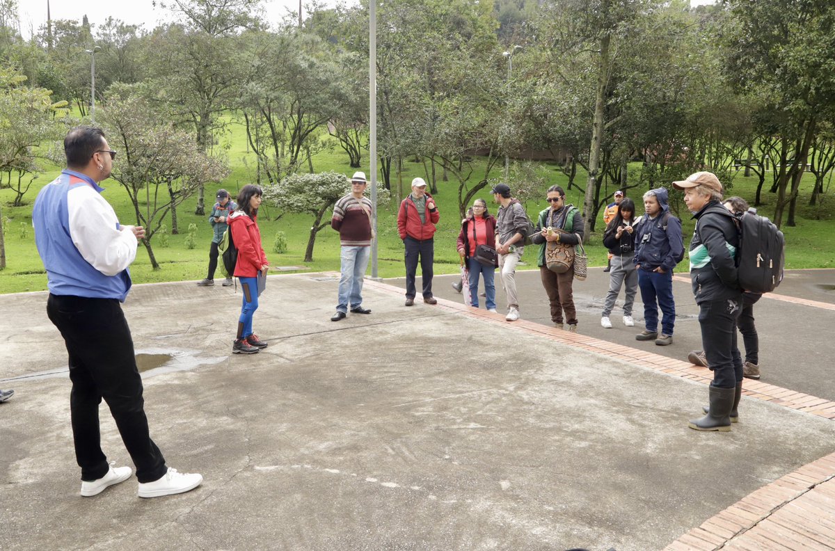 Ambientebogota's tweet photo. #Evento 🫱🏽‍🫲🏼 | ¡Hoy celebramos la conexión natural de Bogotá!

Desde la Reserva Tingua Azul, el Parque Timiza y el Parque Mirador de los Nevados, destacamos la importancia de los conectores ecosistémicos, esenciales para preservar la biodiversidad de nuestra ciudad.

🧵👇🏽 https://t.co/lQWJrXA4KA
