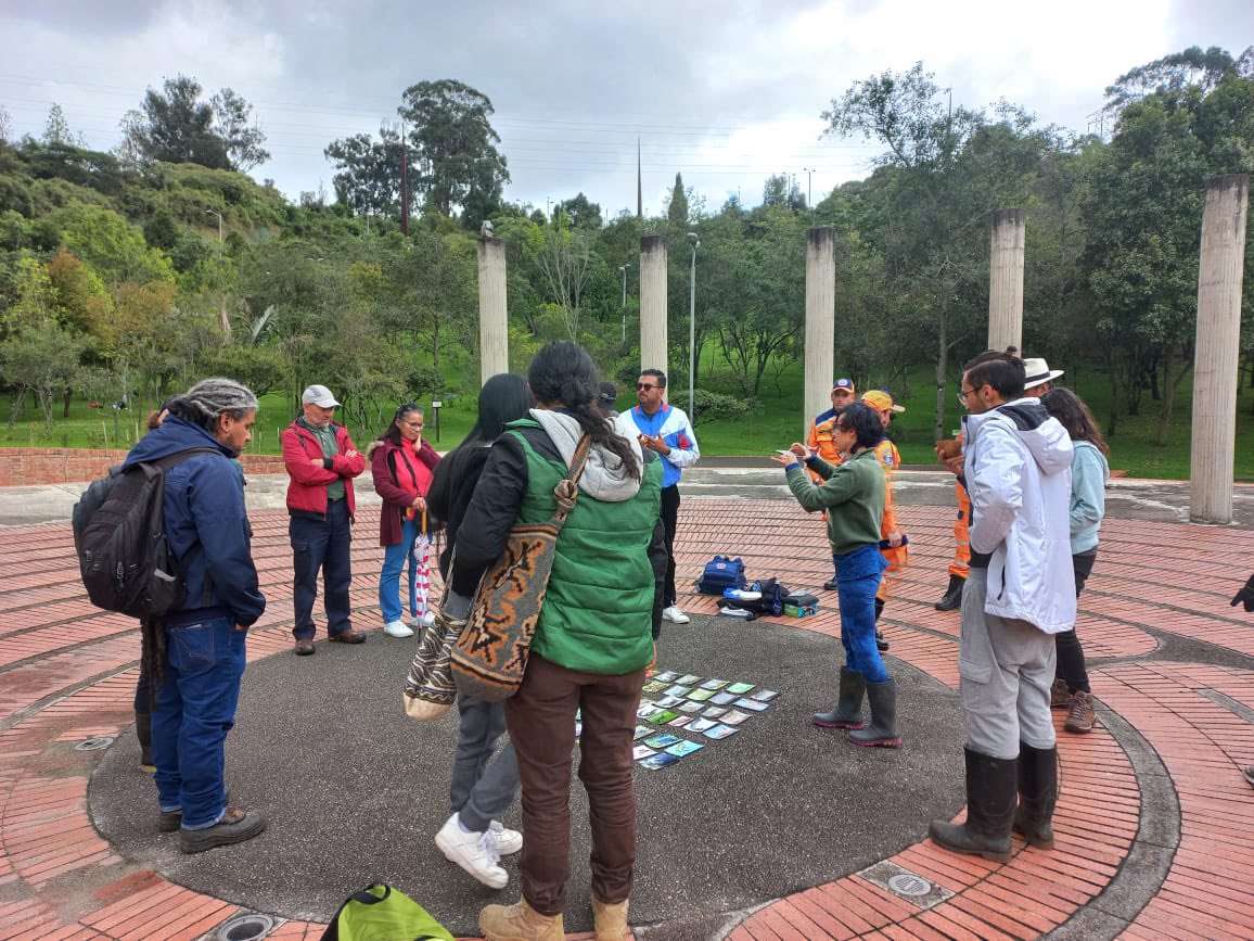 Ambientebogota's tweet photo. #Evento 🫱🏽‍🫲🏼 | ¡Hoy celebramos la conexión natural de Bogotá!

Desde la Reserva Tingua Azul, el Parque Timiza y el Parque Mirador de los Nevados, destacamos la importancia de los conectores ecosistémicos, esenciales para preservar la biodiversidad de nuestra ciudad.

🧵👇🏽 https://t.co/lQWJrXA4KA