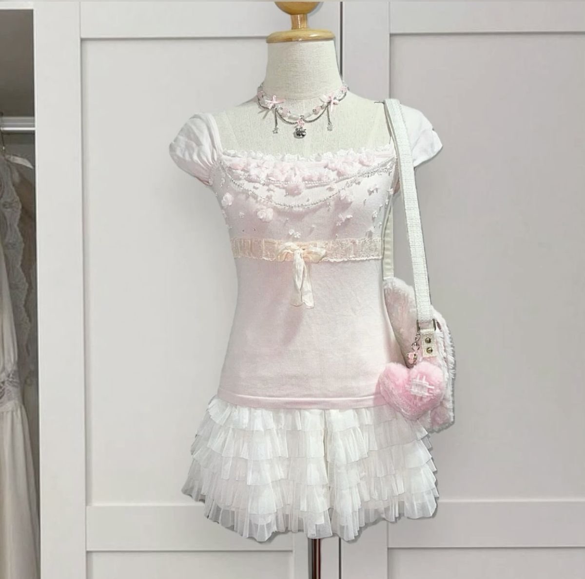 lapafaits's tweet photo. girly girls only want one thing and it's just to dress like this every day ෆ https://t.co/x609fiojcq