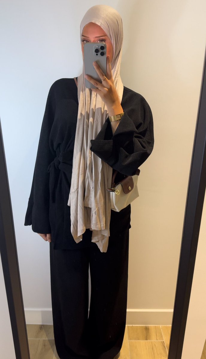 maaydah_'s tweet photo. 🎀 CONCOURS 🎀

Un lot avec un ensemble kyoto beige et un jersey coton premium beige à gagner d'une valeur de 30€ pour l'une d'entre vous
Règles à suivre pour participer:
- liker le post
- RT le post
- être abonnée au compte @maydahco

Résultat 29/11 https://t.co/4NnT6yVuu8
