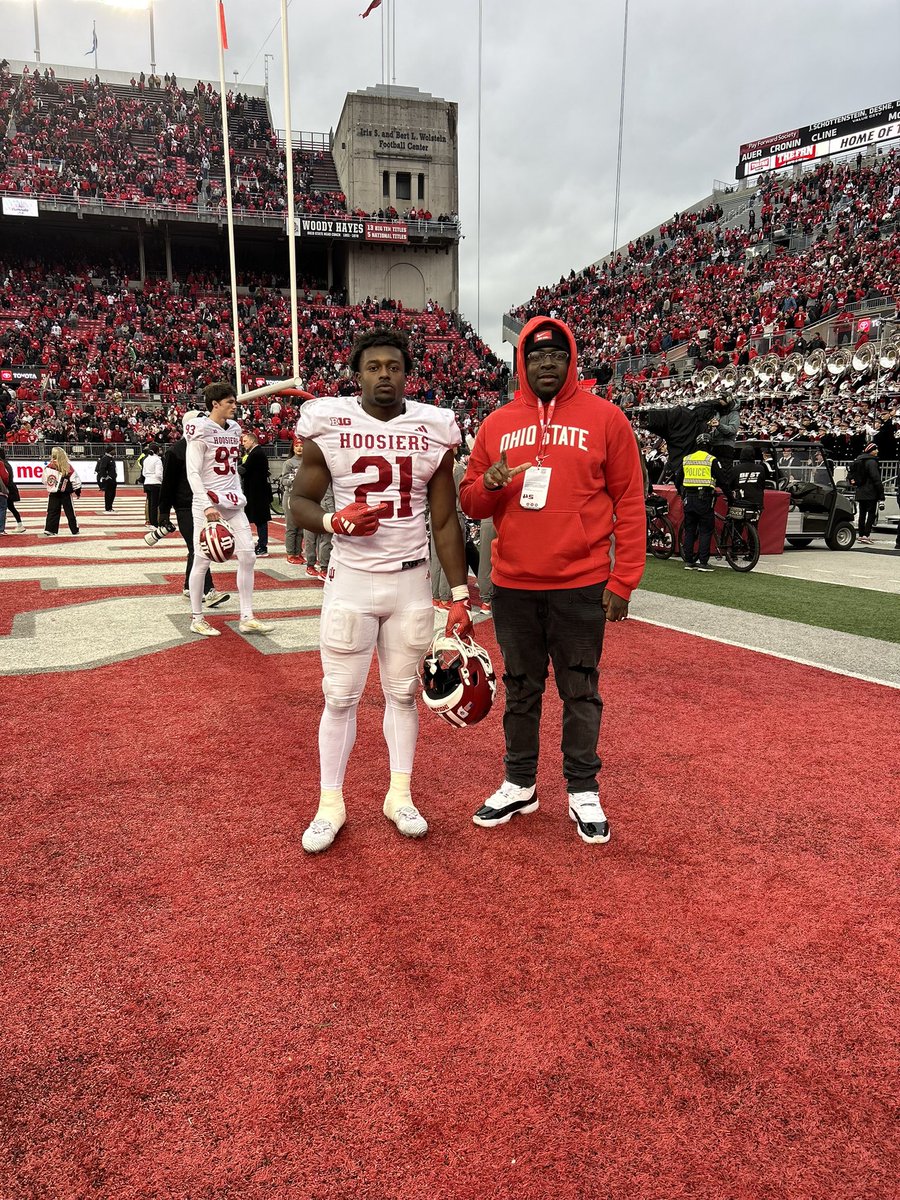polk_way's tweet photo. No matter what logo is on the helmet; we’re repping the Hometeam!! #PolkWay @Rolijah_Hardy23 @LHSDreadnaughts https://t.co/tJa36xZEWI