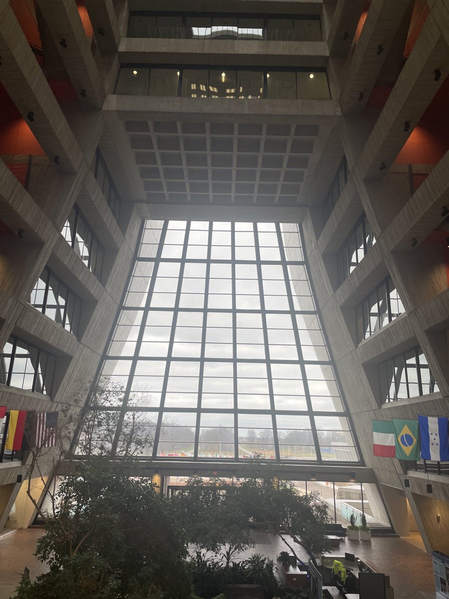 ProfMarkThomson's tweet image. Spent the last couple of days at @Fermilab for the International Neutrino Council and @DUNEScience RRB meeting. Great to catch up with colleagues in the US and to hear about the amazing progress with LBNF/DUNE. Wilson Hall looking as good as ever!