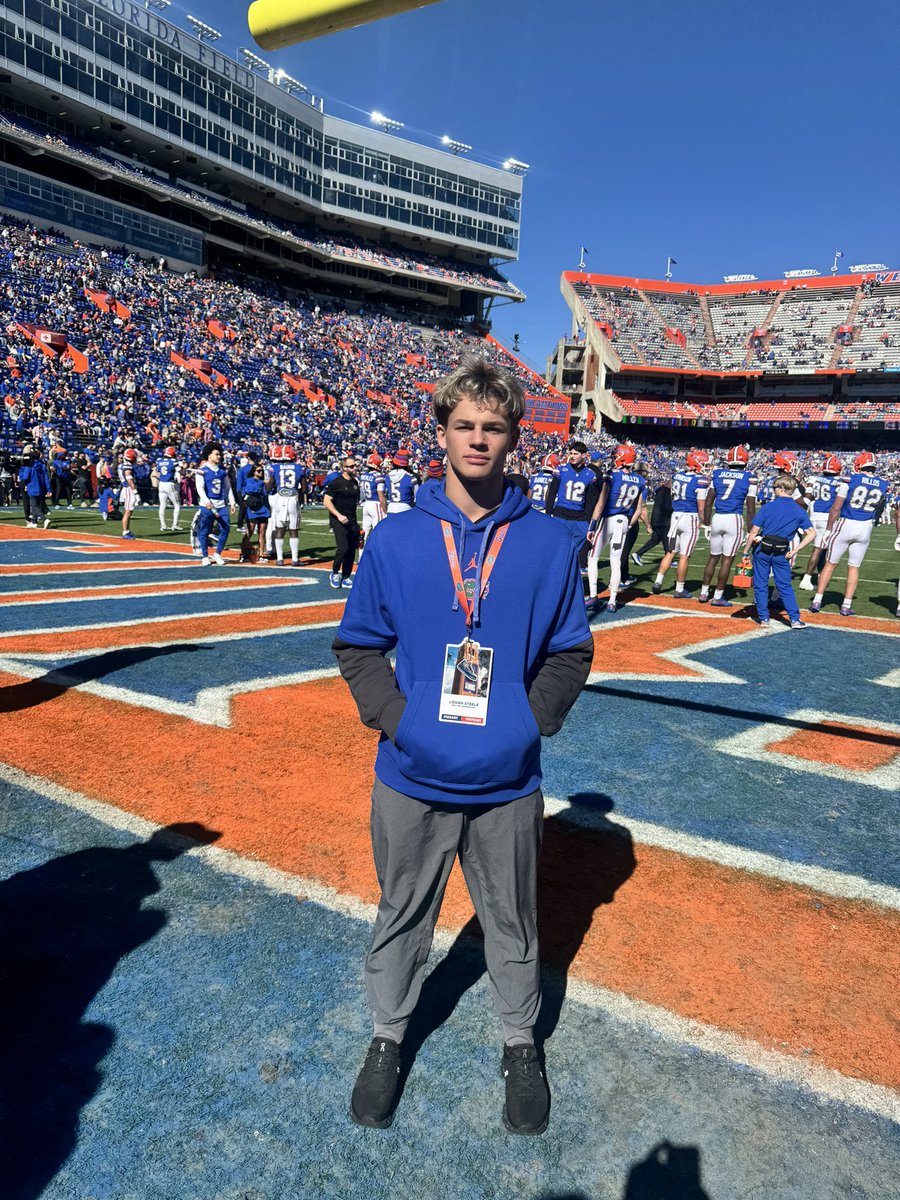 SteeleLogan4's tweet photo. Had a great time @GatorsFB this weekend, amazing game!! Thank you for the invite @briazjawade @JoeMento @CoachAArmstrong @CoachBillyG https://t.co/MLuRGgUok6