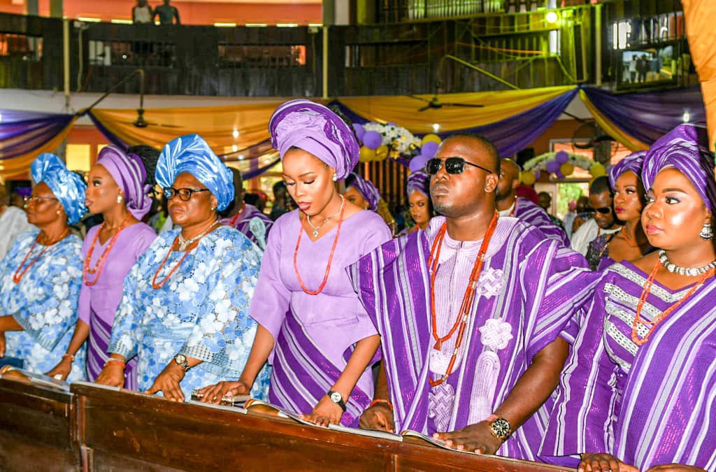 raufaregbesola's tweet photo. Today, I attended the Thanksgiving Church Service and Reception in honour of the Late Imperial Majesty, Oba (Dr.) Gabriel Adekunle Aromolaran II, Owa Obokun Adimula and Paramount Ruler of Ijesaland, at Methodist Cathedral, Otapete, Ilesa, State of Osun. May his legacy endure. https://t.co/4iXtC9mAE7