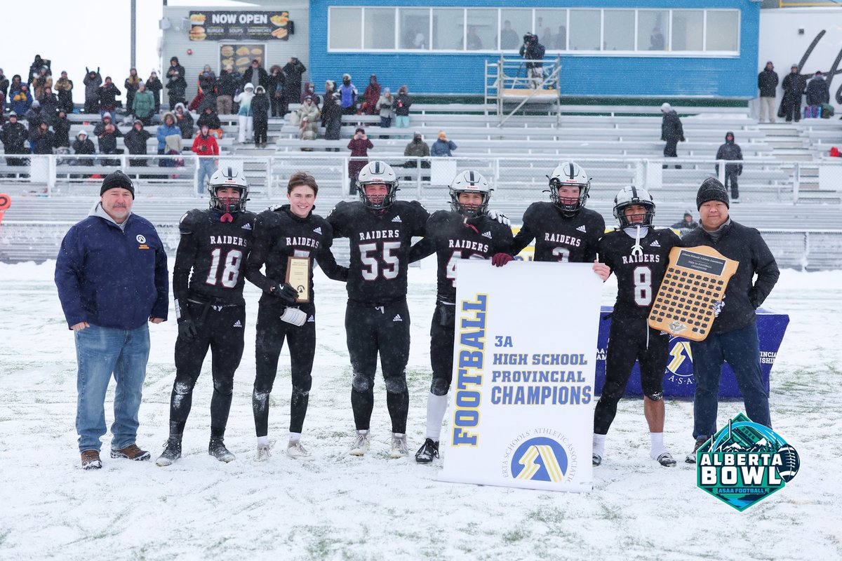 FootballAlberta's tweet photo. Snowy frames from the 3A Championship Final earlier today.
๐๐
#football #footballalberta #asaaprovs #albertabowl2024 #highschoolfootball๐ #holyrosaryraiders https://t.co/YHkrgzvLx4