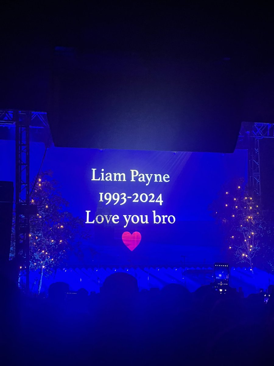 stylesftch's tweet photo. CRYING  #ZaynSTTSTour https://t.co/iVjP1uZzZh