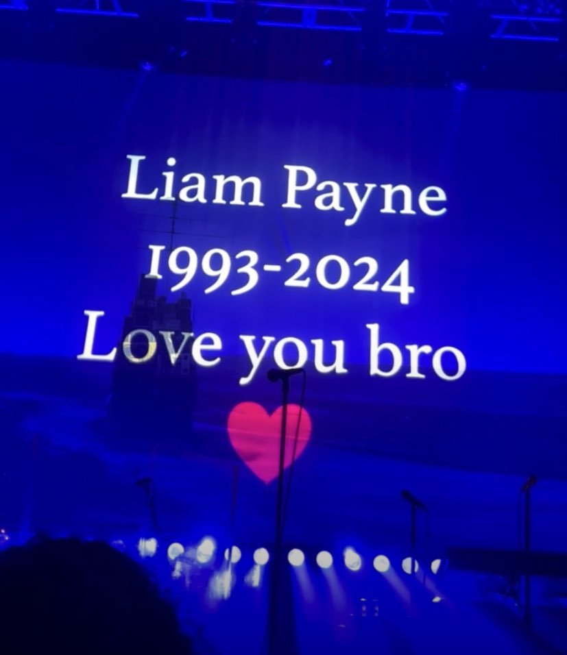 Zayn’s tribute to Liam Payne at the end of his show on his opening night.

#ZaynSTTSTour