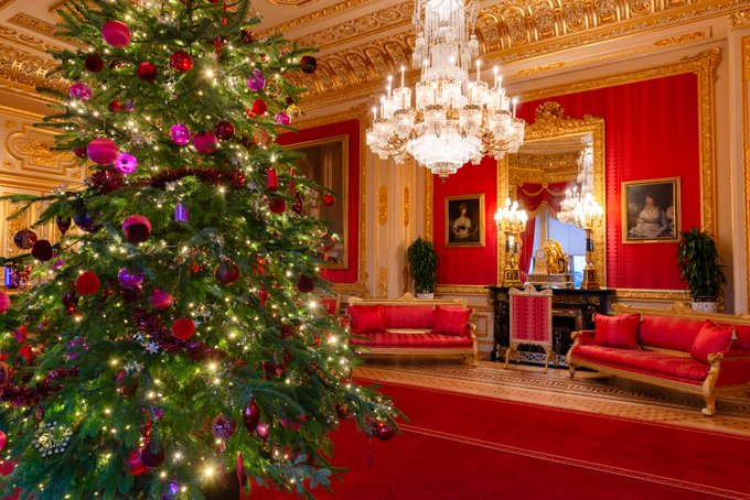 👑 The decorations are up!

Windsor Castle is once again adorned with stunning Christmas displays to celebrate this festive season 👑

$QUEEN #QueenOfEngrand