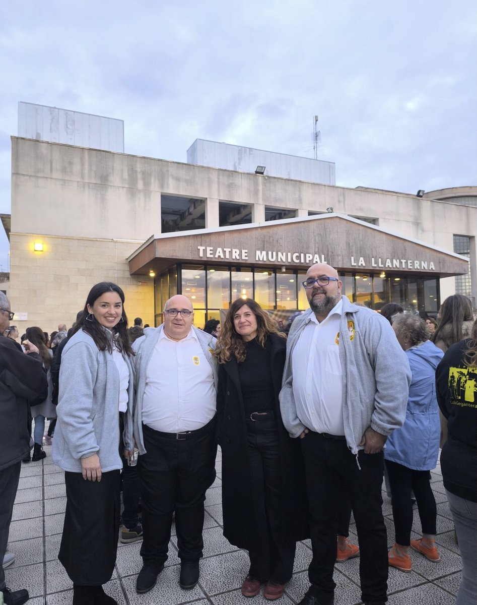 Aquesta tarda, a la 7a Gala de l'<a href="/Adifolk_oficial/">Adifolk</a> , part de l'executiva de <a href="/geganterscat/">Agrupació de Colles Geganteres de Catalunya</a> , hem pogut parlar amb la Directora General de Cultura Popular i Associacionisme la Sra. Carol Duran. #cultura #geganterscat #associacionisme #culturapopular