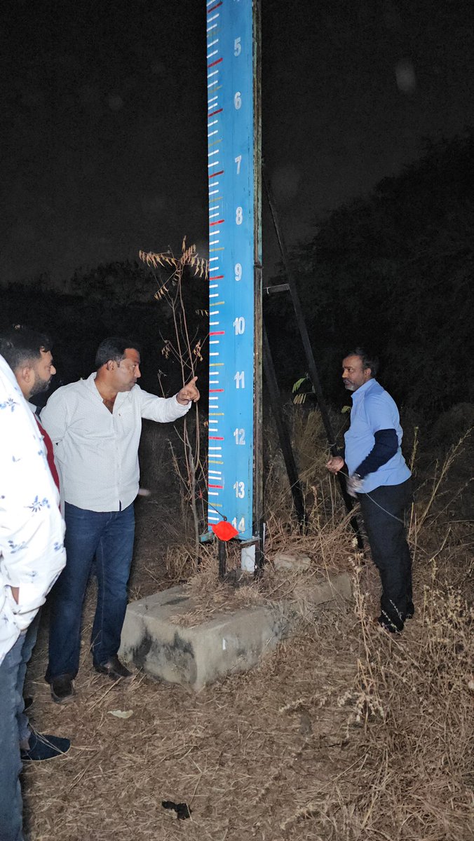 ZafarCorporator's tweet image. On the Instructions of @aimim_national #President @asadowaisi sb &amp;amp; @Md_MajidHussain sb,

In #midnight visited on receiving complaint low pressure in water Done Inspection in #Division 4 #water #reserver &amp;amp;  inspected water supply #Door_to_Door in #Aghapura #Mallepally Division.