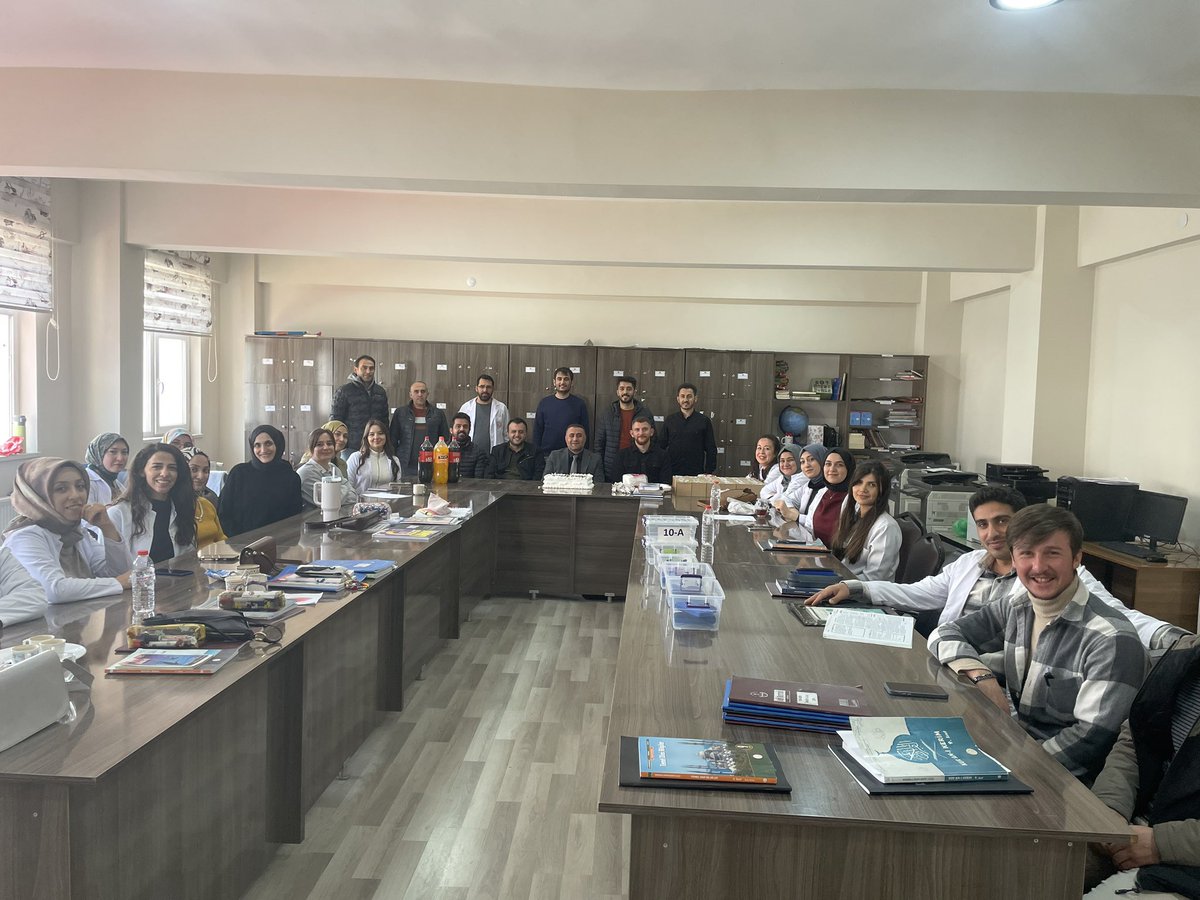 haskoyaihl's tweet photo. Yüreklere dokunarak dünyayı değiştirebilen gerçek bir rehberdir öğretmen. Geleceğimizin mimarı öğretmenlerimizin 24 Kasım Öğretmenler Günü kutlu olsun… https://t.co/U1wNap96fq