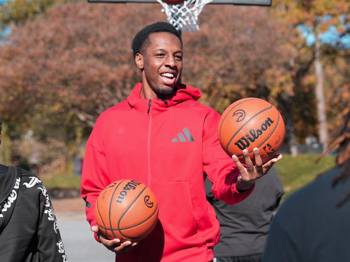 ATLHawks's tweet photo. Onyeka stopped by @KatesClub this morning, an organization that supports children and teens navigating grief 🙏 

@BigO21_ spent time with the kids and played some competitive games of knockout 😁 https://t.co/1aNubtdc5s