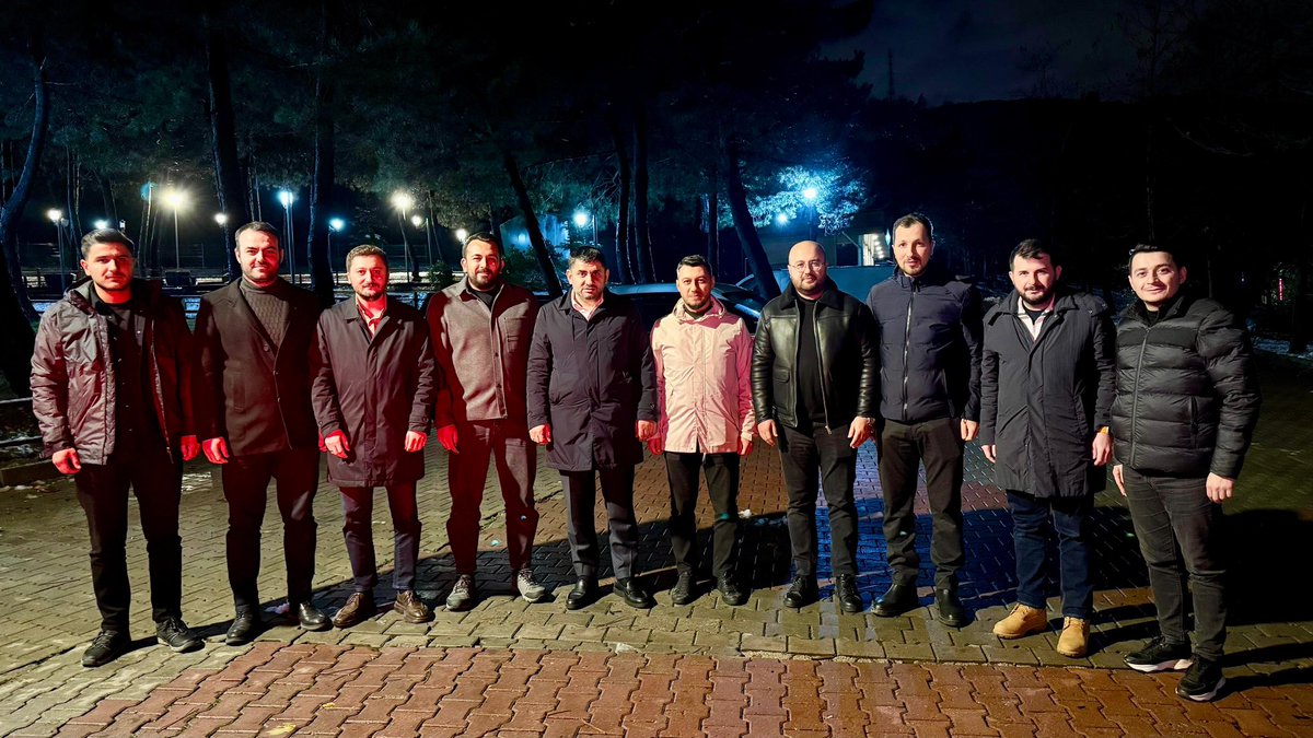 Gençlik Kolları Başkanlarımızın enerjisinden ve heyecanından istifade ettik.

Yaklaşık 7 yıl boyunca onlarla aynı görevi yapmış bir ağabeyleri olarak istişarelerde bulunduk.

AK Gençlik, ilk günkü aşkla çalışmaya devam ediyor.😎