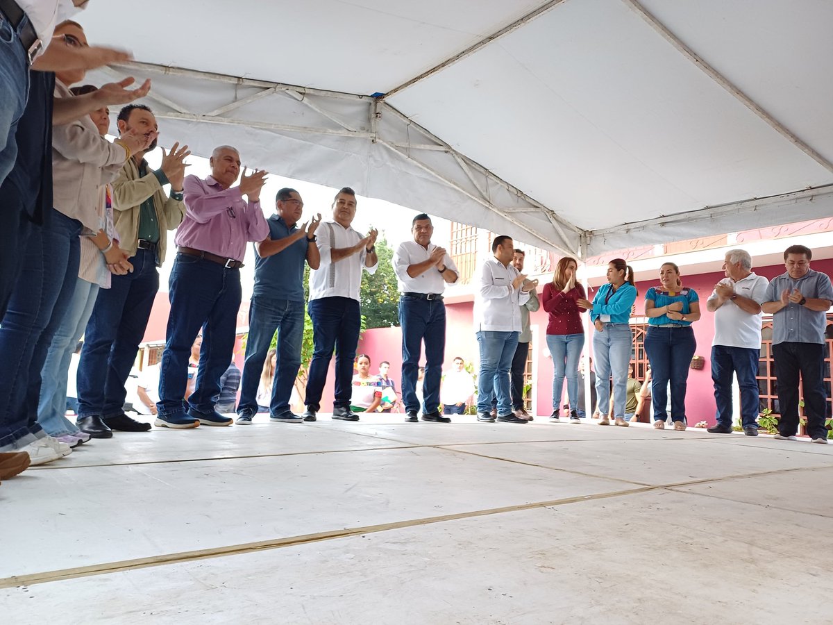 El titular de la Coordinación Estatal para la Regularización de la Tendencia de la Tierra (CERTT), Francisco Sánchez Ramos, atendió desde territorio, a los habitantes del municipio de Jalapa, que buscaron asesoría en cuanto a legalización y titulación de predios.