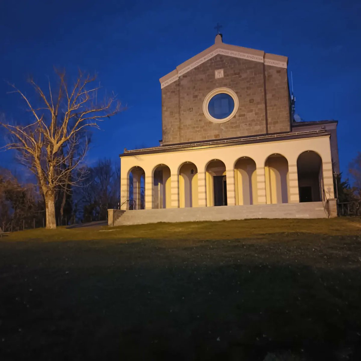 Due splendide immagini del nostro Monte delle Formiche scattate da Serena Bacci 

Con questi colori sembra un presepe...

A proposito di presepi stanno iniziando a nascere i presepi dei botroidi del 2024 e udite udite uno sarà esposto in Toscana, Italy 

#bologna #appennino