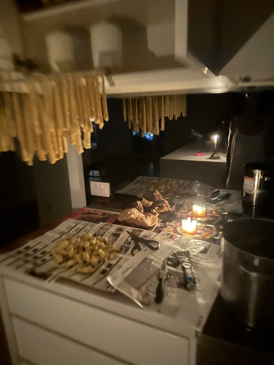 ShannenPill's tweet image. Slow travel home essentials:
- water filters
- a good knife
- wooden cutting board
- cast iron and/or stainless steel pan
- beeswax candles
These are things that we use daily and are worth travelling with 100%