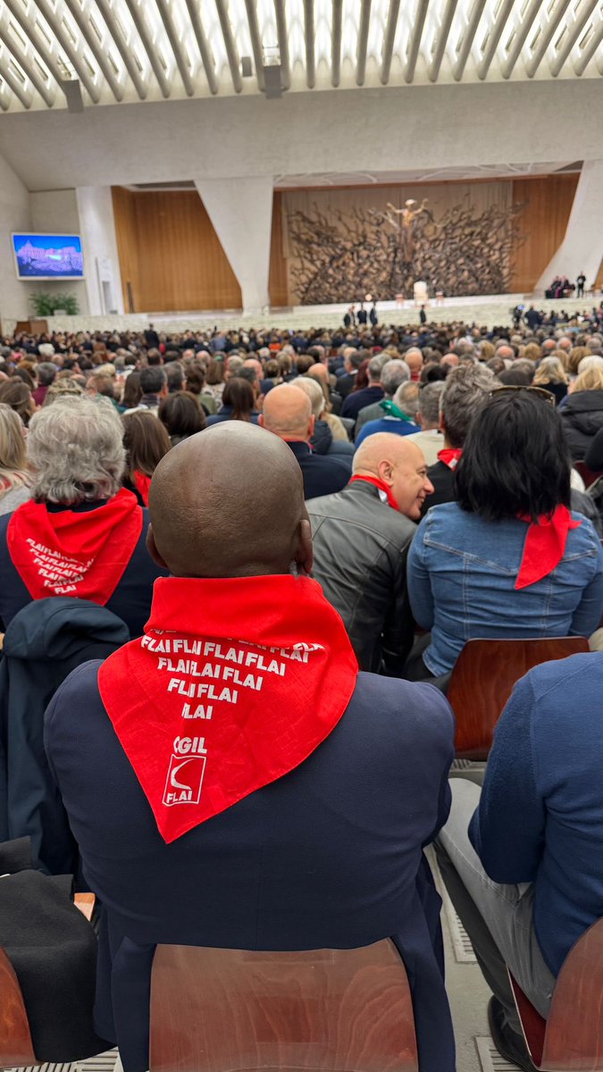 cat2179's tweet photo. Per la pesca, per il lavoro, per la sostenibilità. Grazie @Pontifex_it, grazie @flaicgil https://t.co/ezYNZsNeVT